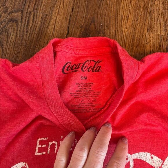 Men's Coca-Cola Enjoy Logo Red Graphic T-Shirt Size S Short Sleeve - Picture 3 of 6